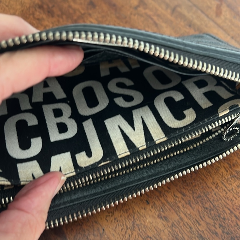 Marc Jacobs wallet/clutch GUC - Picture 3 of 6
